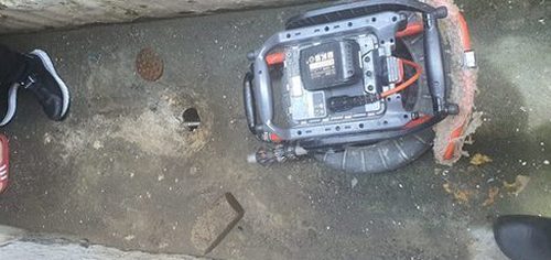 서해구·검단구 하수구막힘 세척 후 배수구가 정상적으로 물을 내려보내는 주방 싱크대 모습